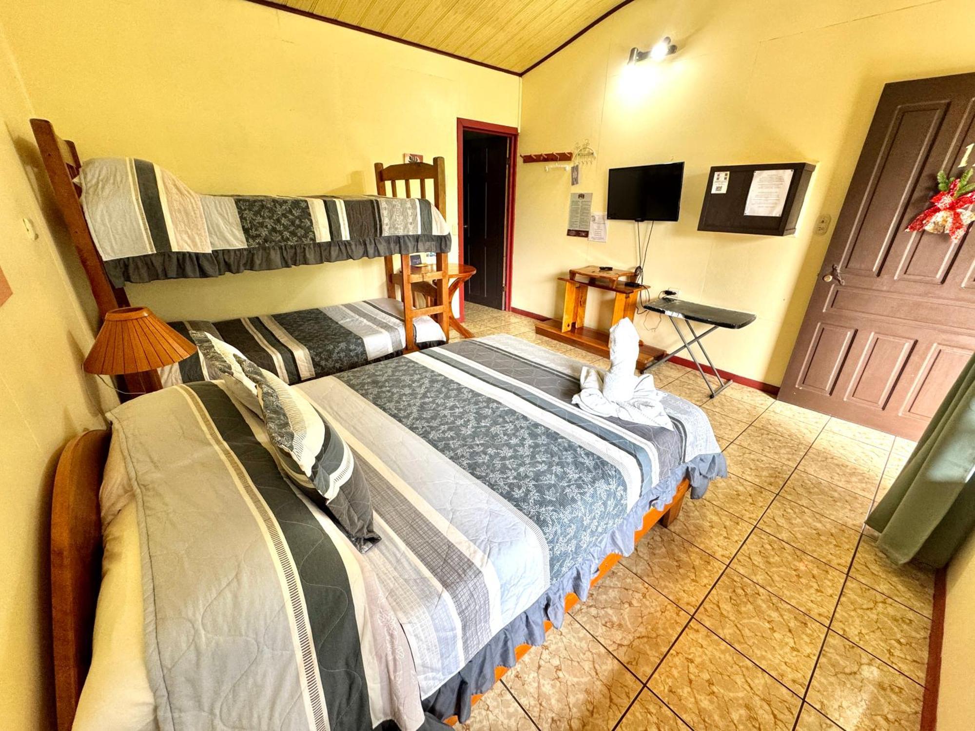 Cabinas El Pueblo B&B Монте-Верде Экстерьер фото